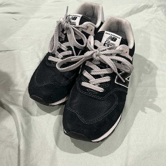 NEW BALANCE Classic 574 kids Boys size 3Y, they are a 5.5 in womens - Picture 1 of 4